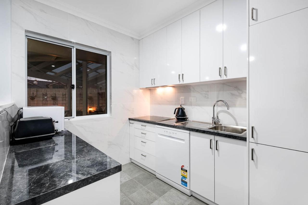 12 Streeton Promenade Apartment Perth Bagian luar foto